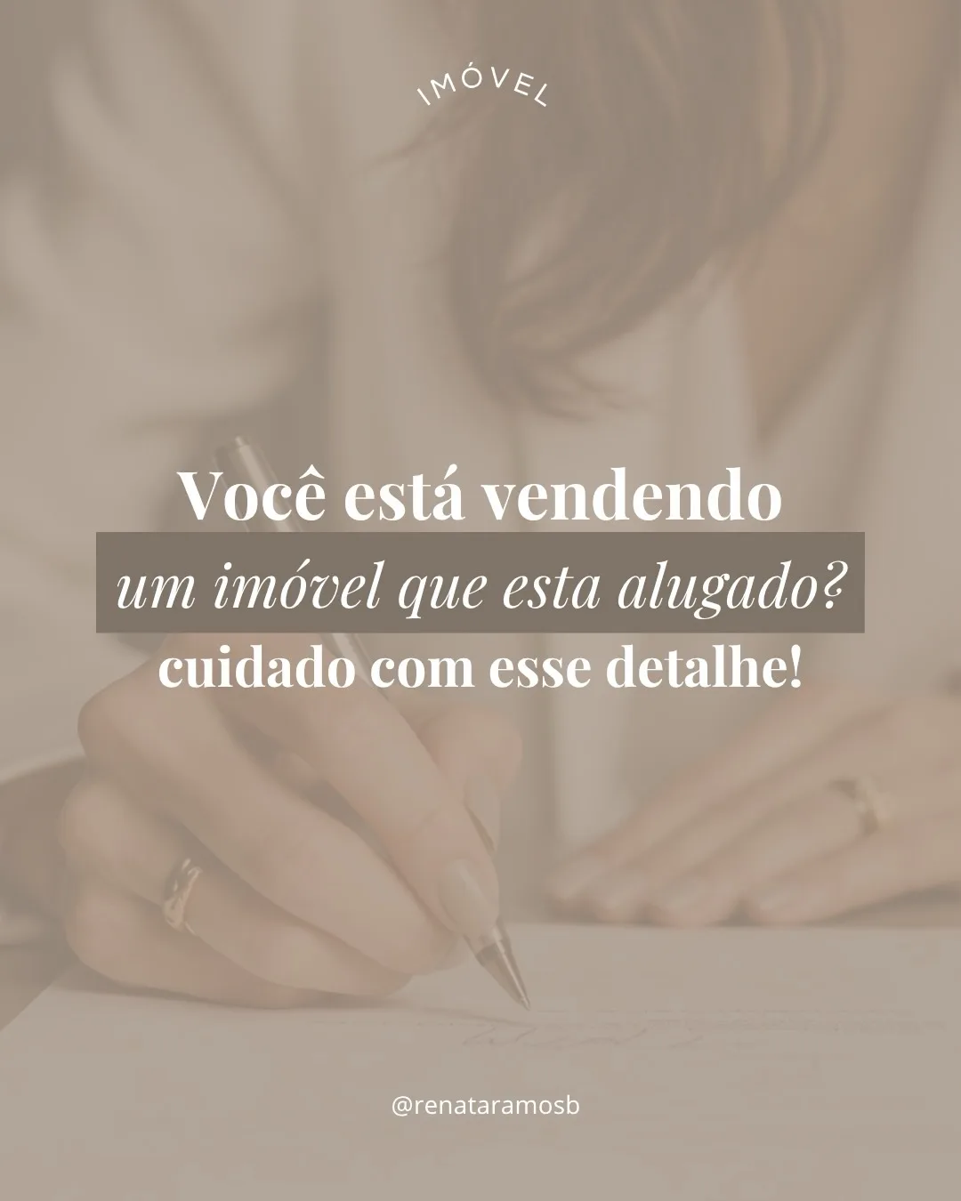 Texto sobre venda de imóvel alugado sobre imagem de assinatura de documento